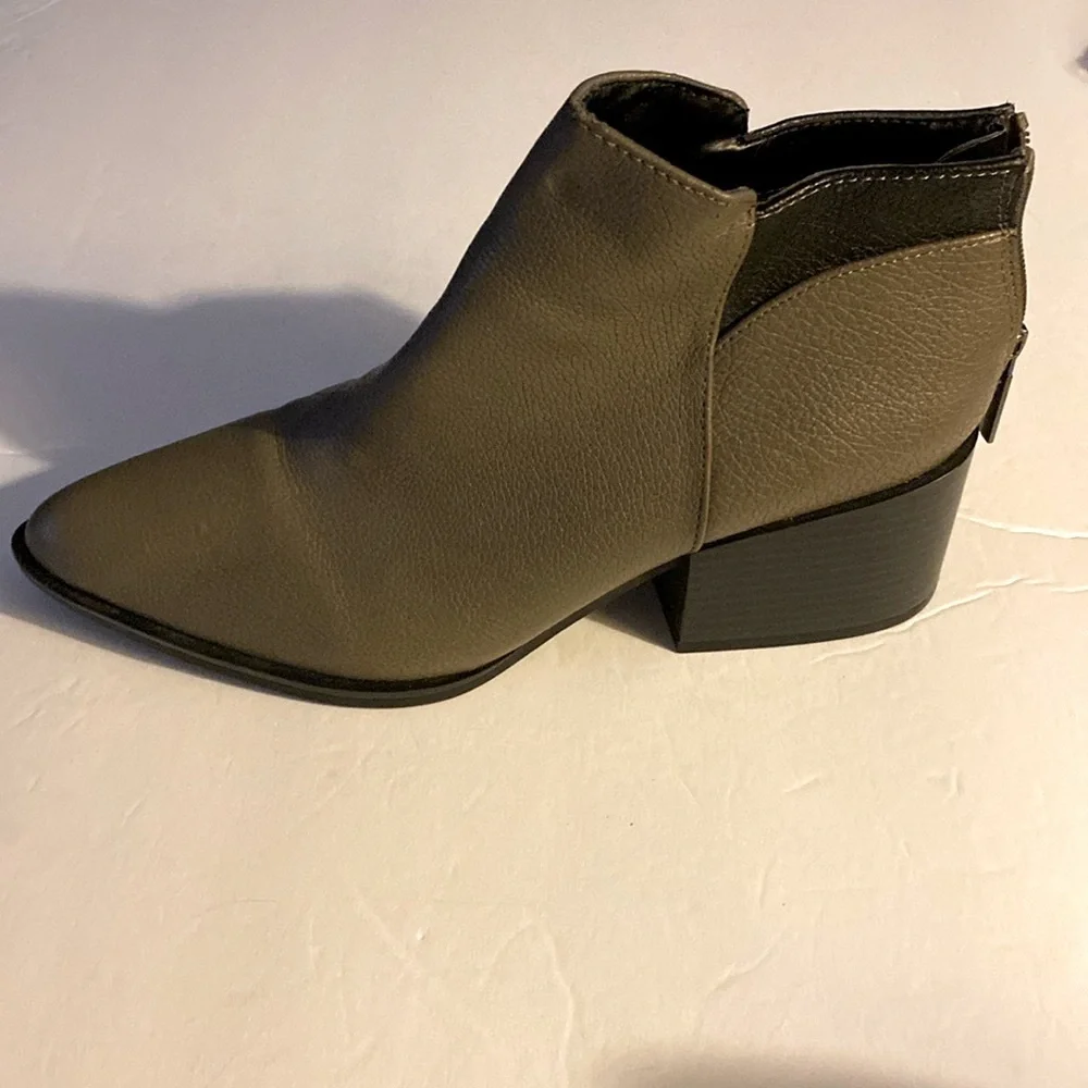 Simply Vera Boots, Ankle Boots, Neutral, Booties, Two tone, Heel Zips, Sz 8